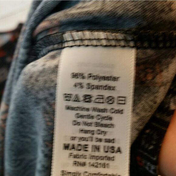 Bnwt Lularoe small Black&red Carly - Picture 3 of 3